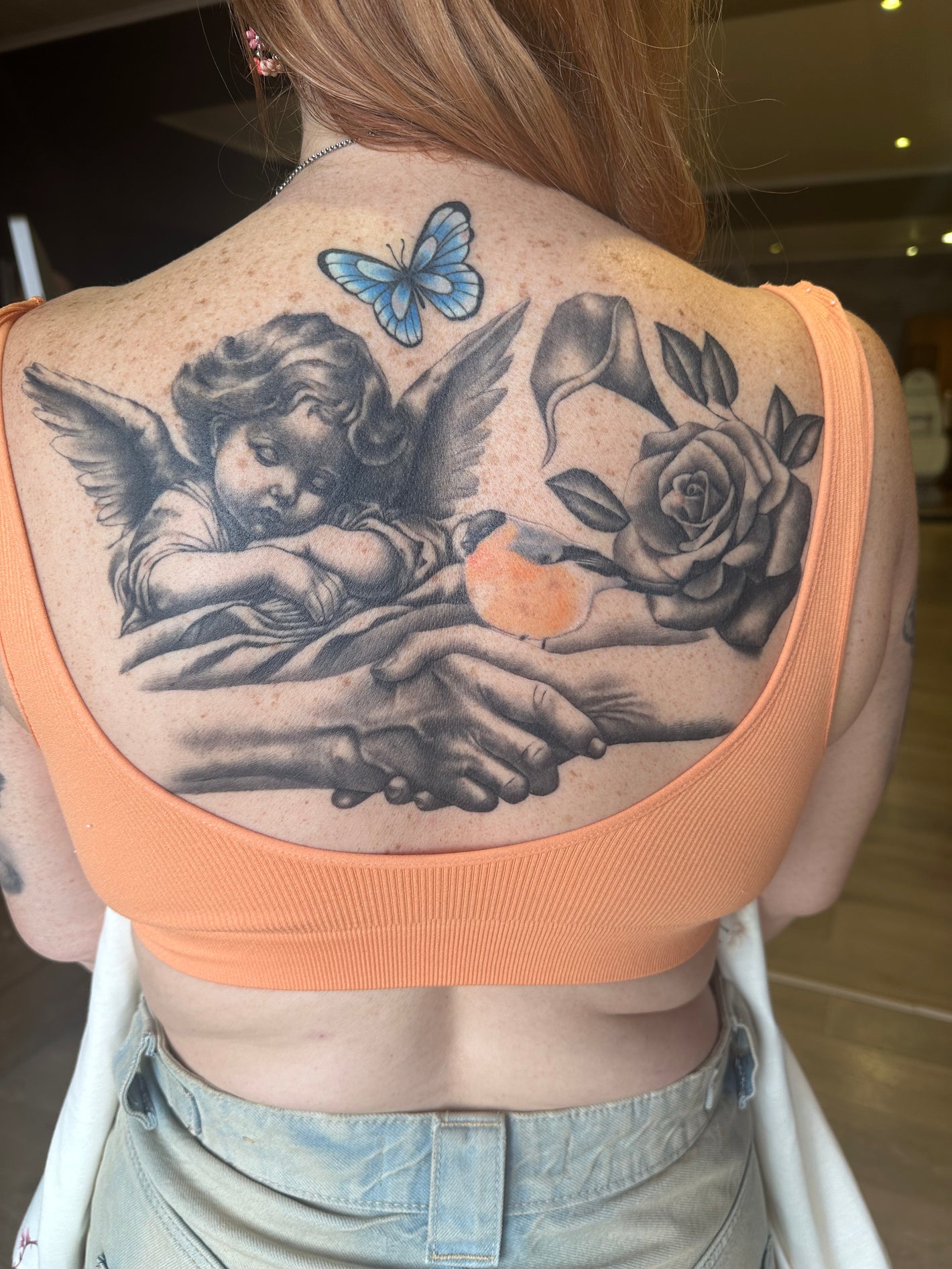 Realisme hands tattoo 
